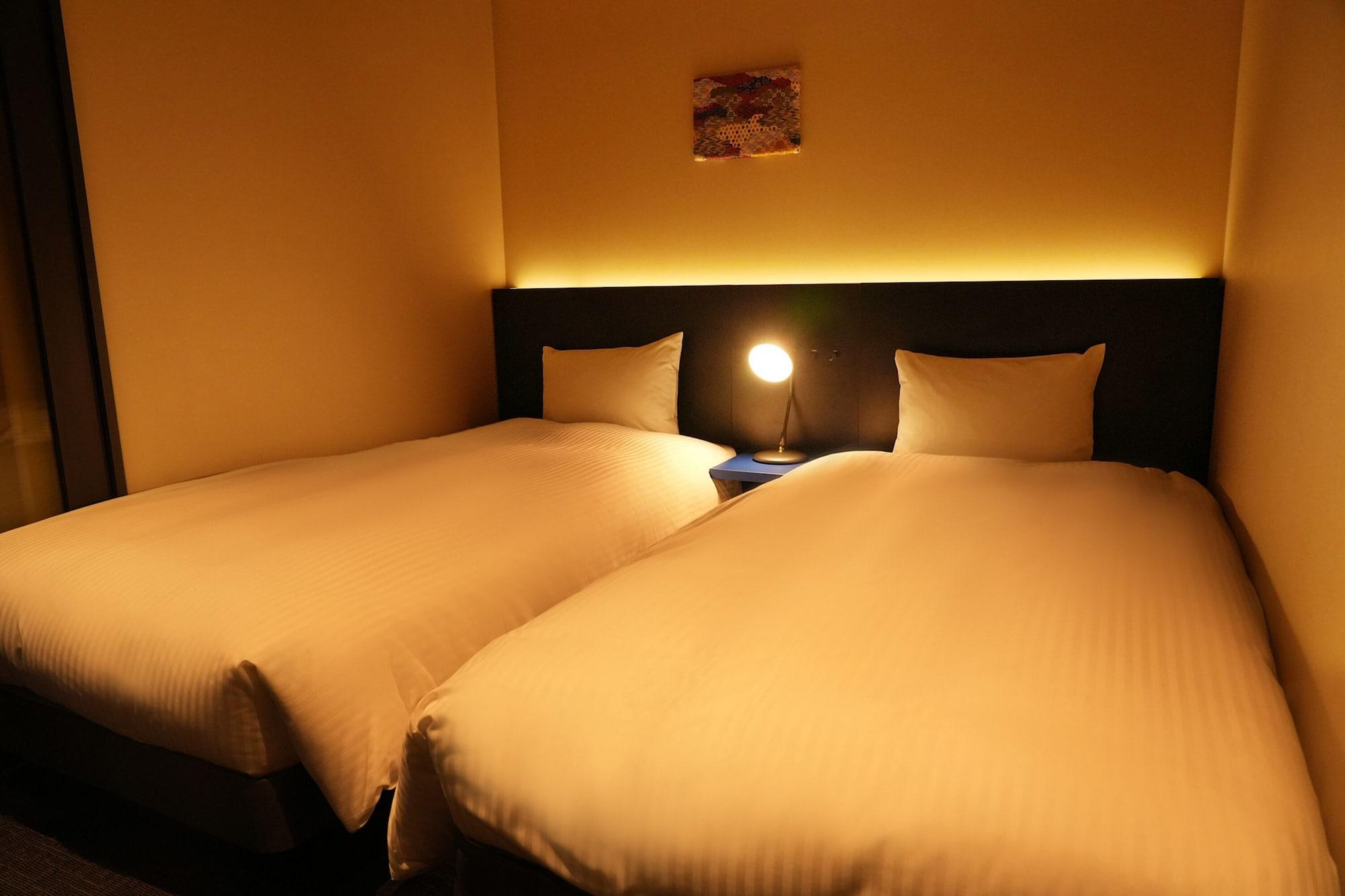 City, Twin Beds