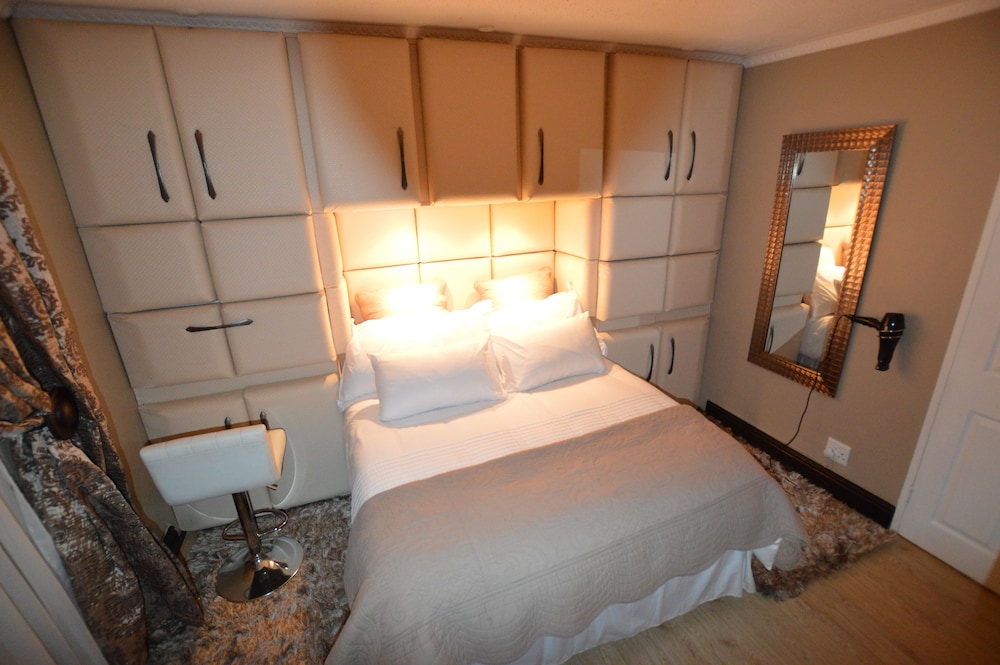 PETITE, COMFORT