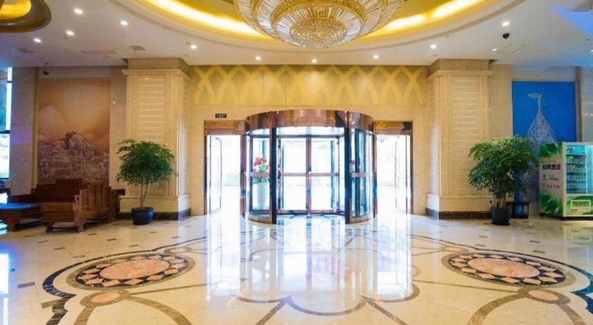 Vienna International Hotel (Shanghai Hongqiao National Exhibition and Convention Center Caobao Road) 23/47