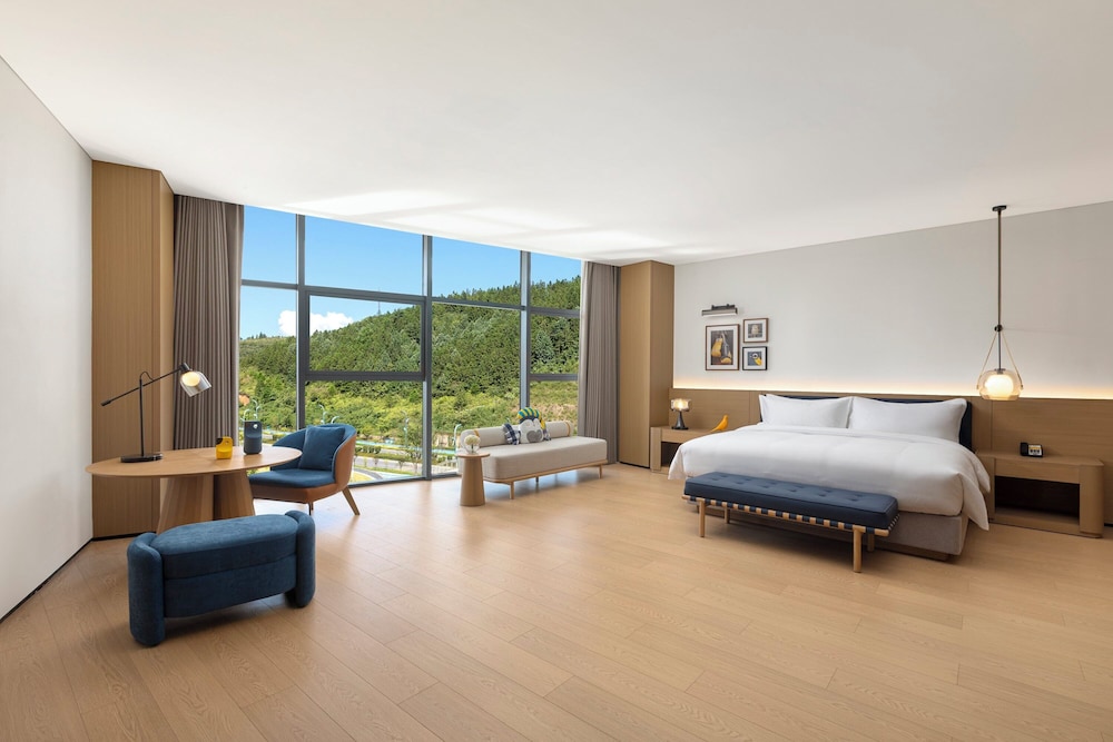 voco Wugong Mountain Jiangxi by IHG 10/50