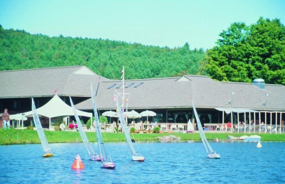Commodores Inn 44/50