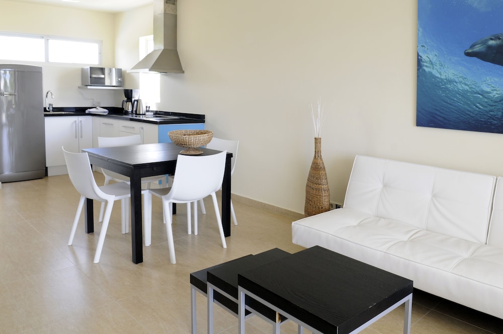 Dolphin Suites 37/50