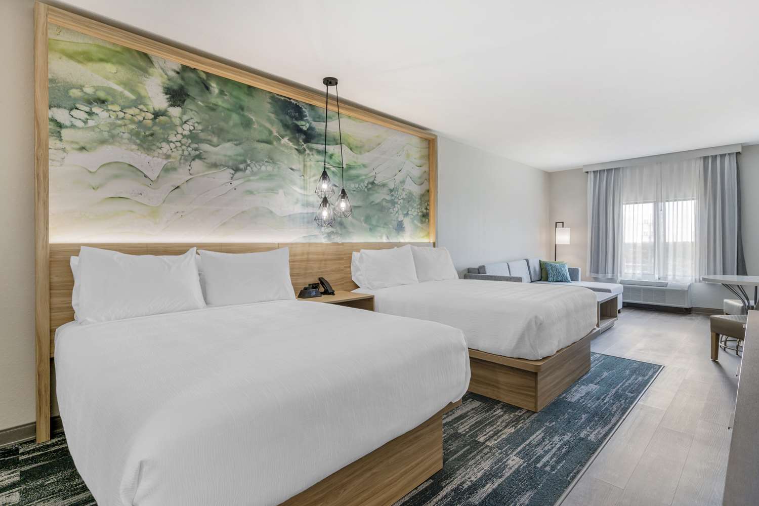 Suite, 2 Queen Beds, Sofa, Bathtub