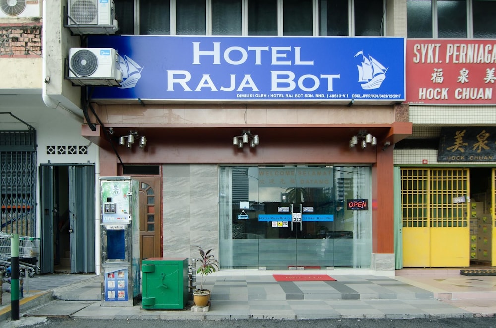 Hotel Raja Bot 2/30