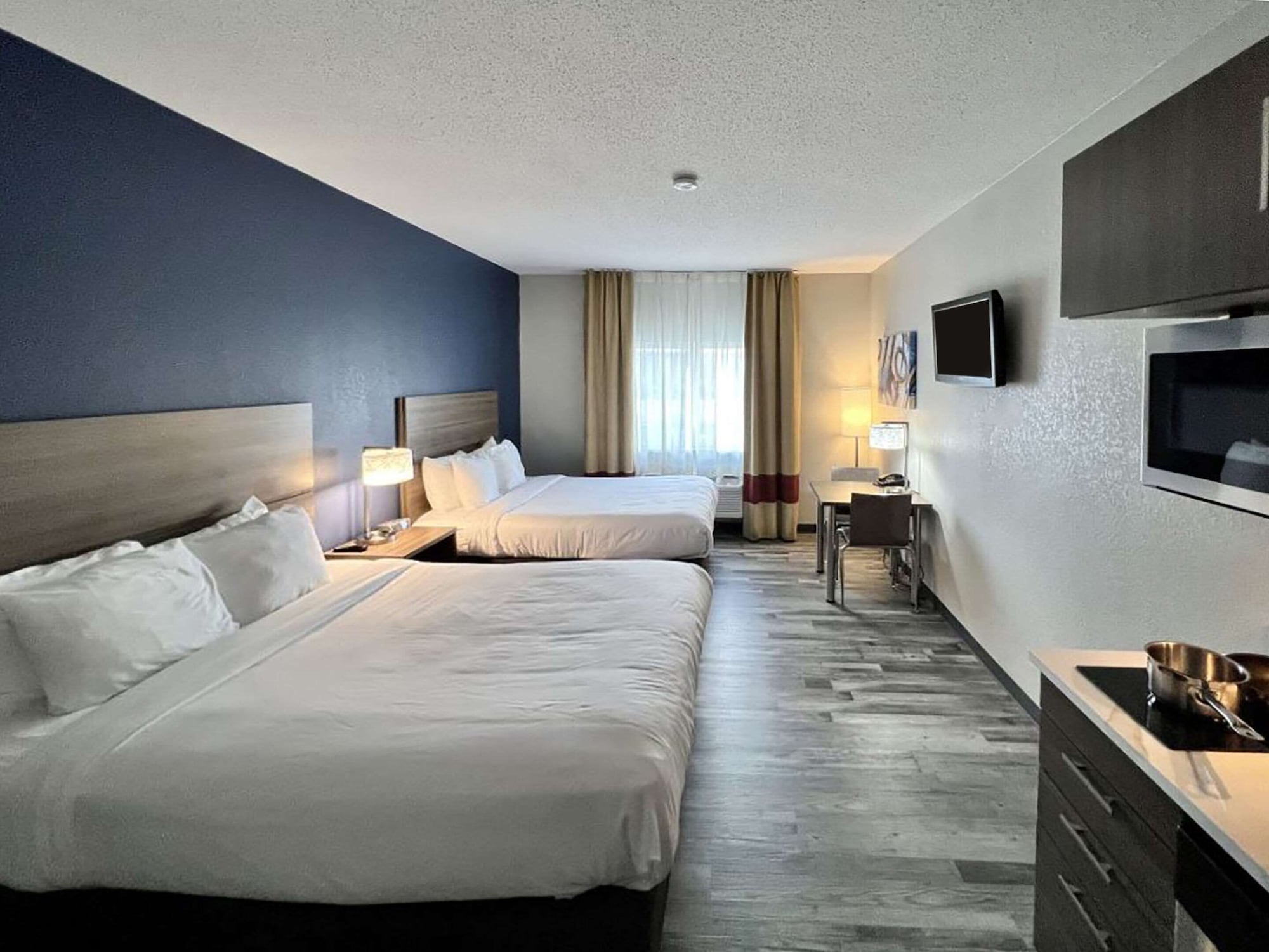 Efficiency, Suite, 2 Queen Beds, Sofa