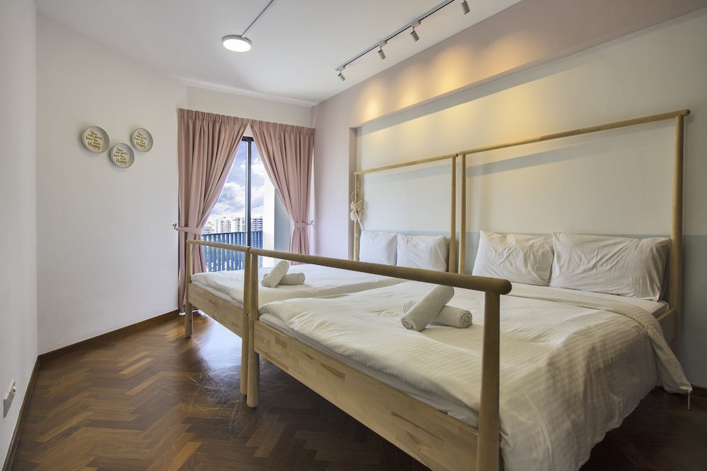 3 BEDROOMS, CONDO, FAMILY