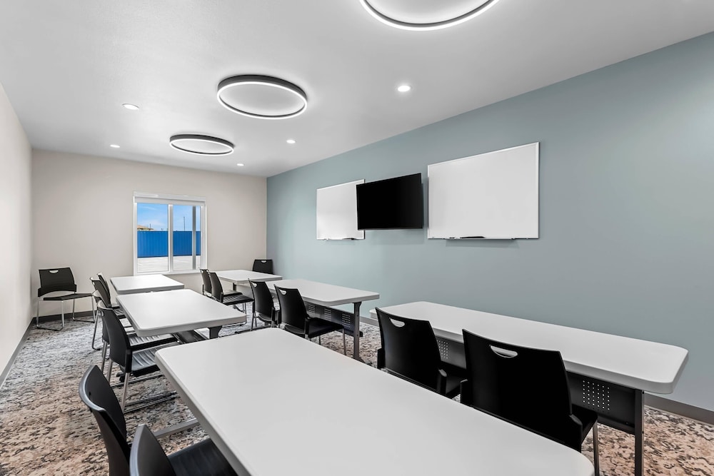 Everhome Suites Brownsville 54/66