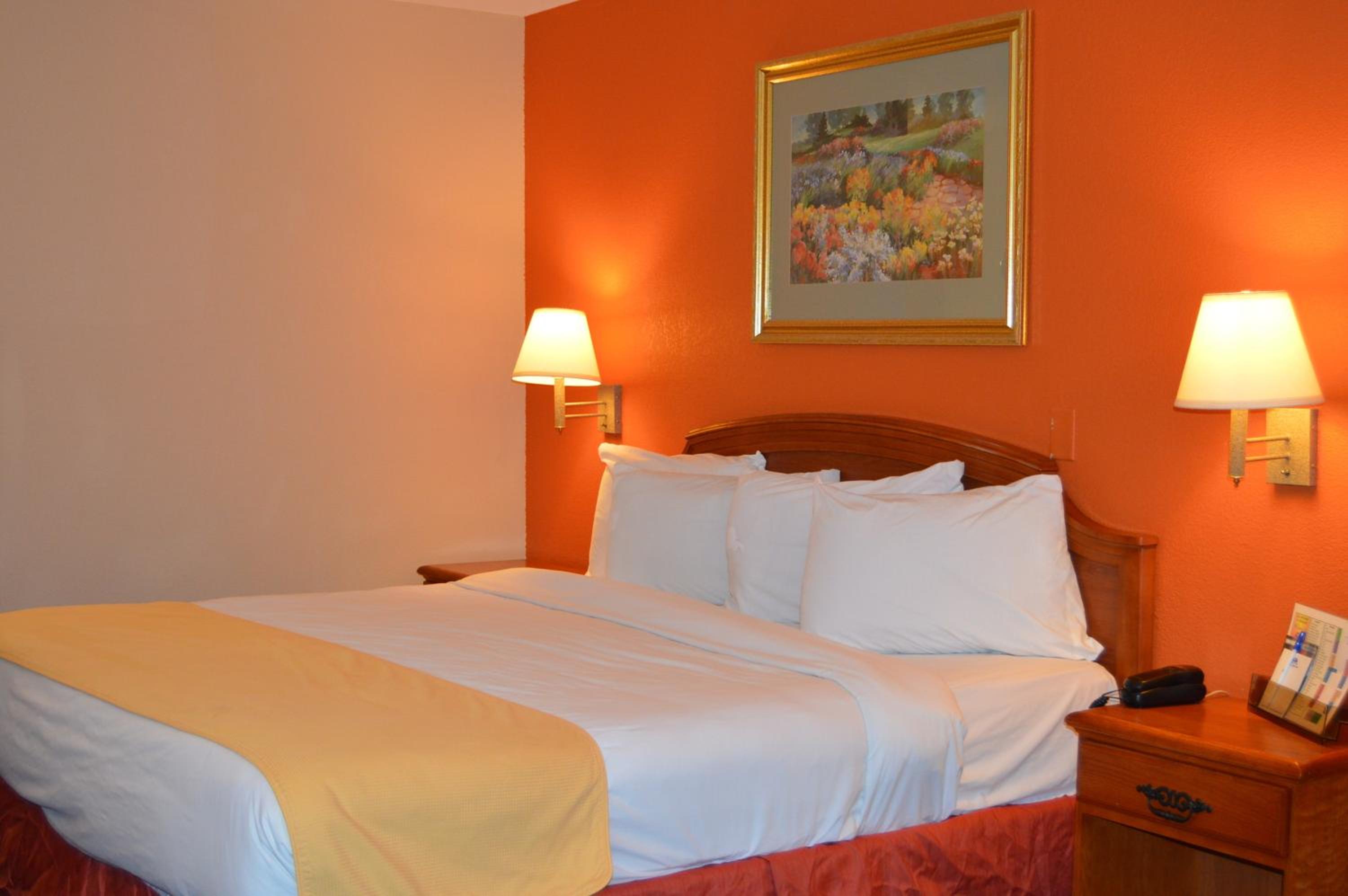 Americas Best Value Inn Gainesville, TX 14/27
