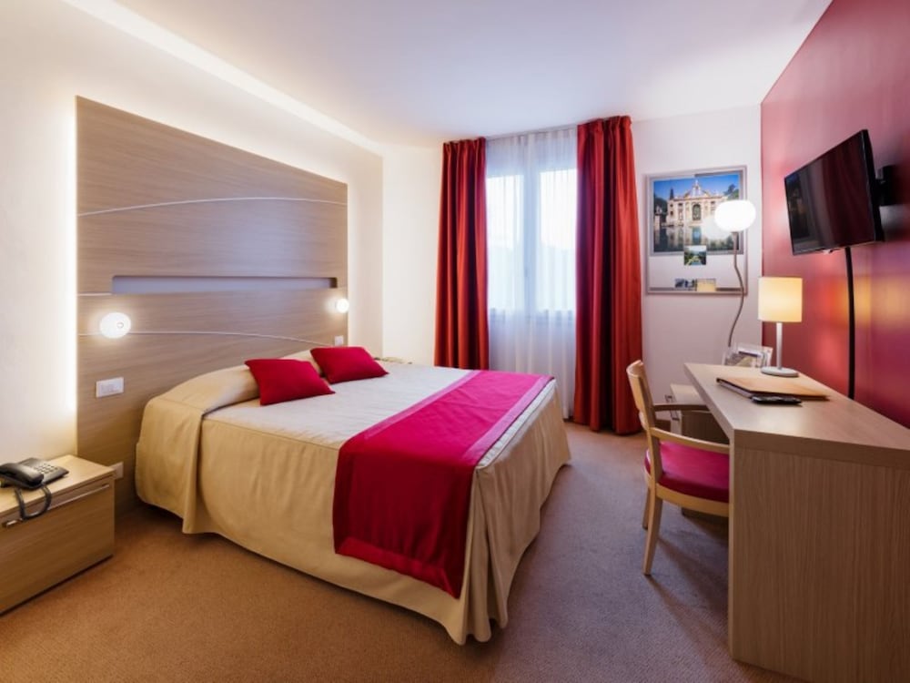Hotel Mioni Royal San 24/72