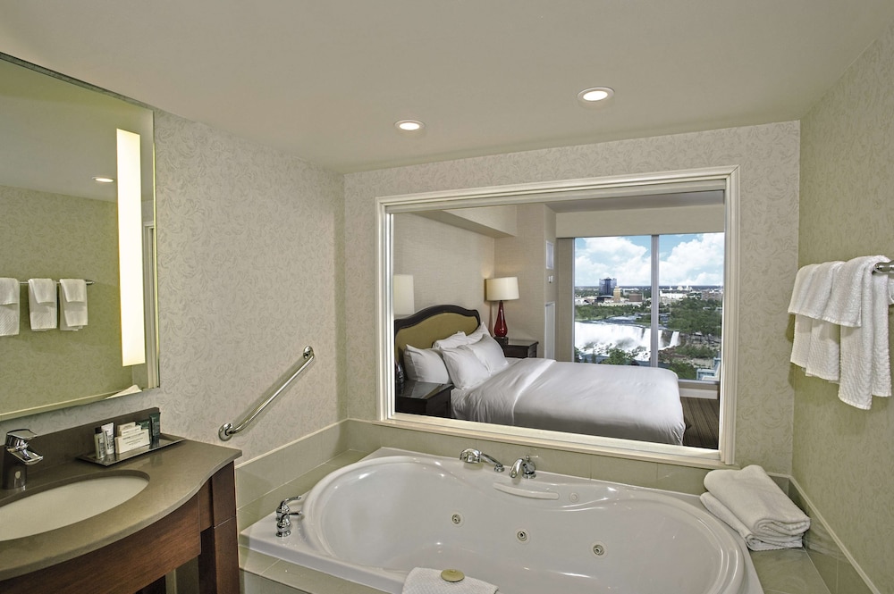 Hilton Niagara Falls/ Fallsview Hotel and Suites 22/49