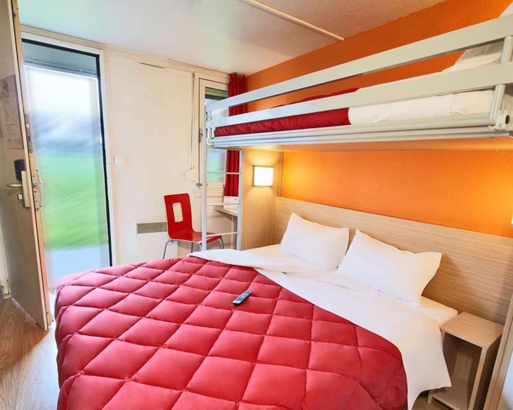 Standard, 1 Double and 1 Single Bed