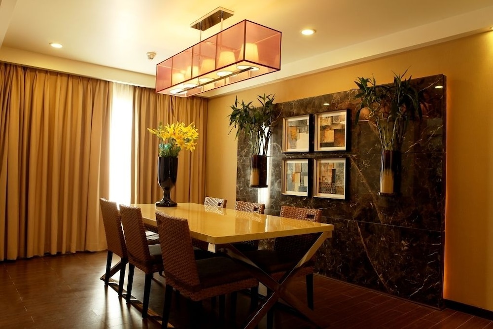 PARADIGM SAROVAR PORTICO 19/21
