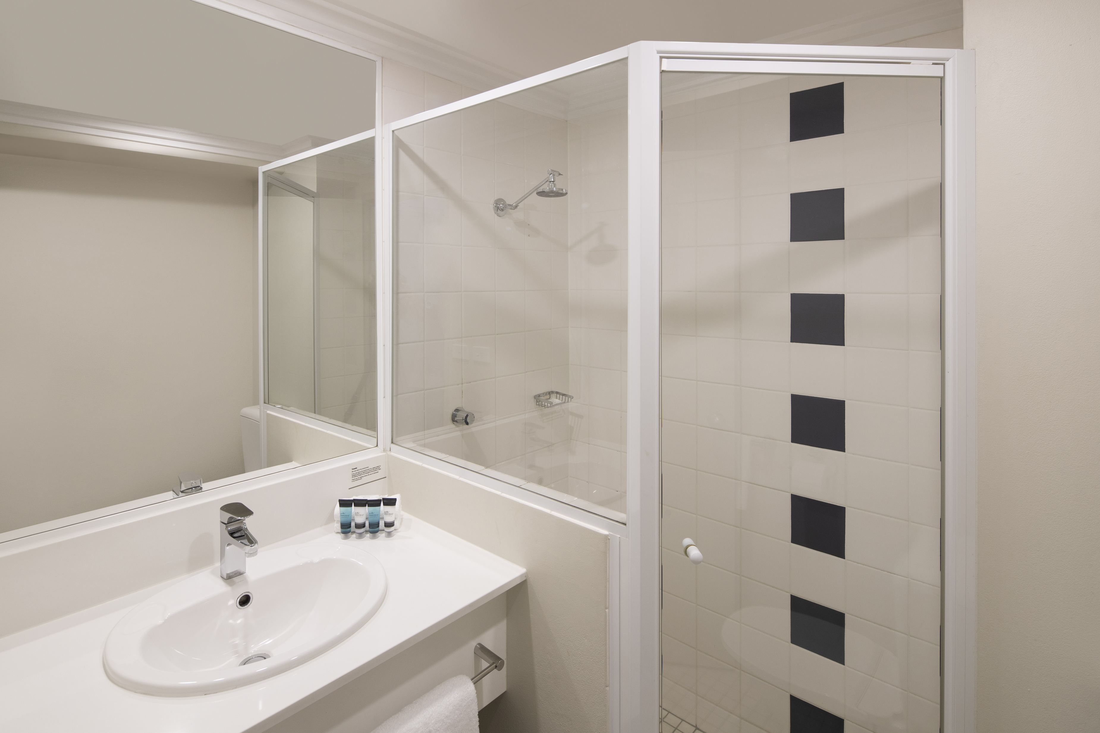 غرفة قياسية بسرير مزدوج أو سريرين منفصلين، ibis Styles Sydney Central 2/2