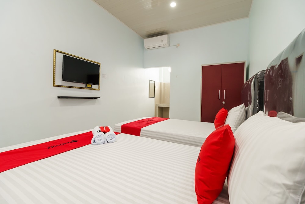 RedDoorz Plus near Palembang Icon Mall 2 7/15