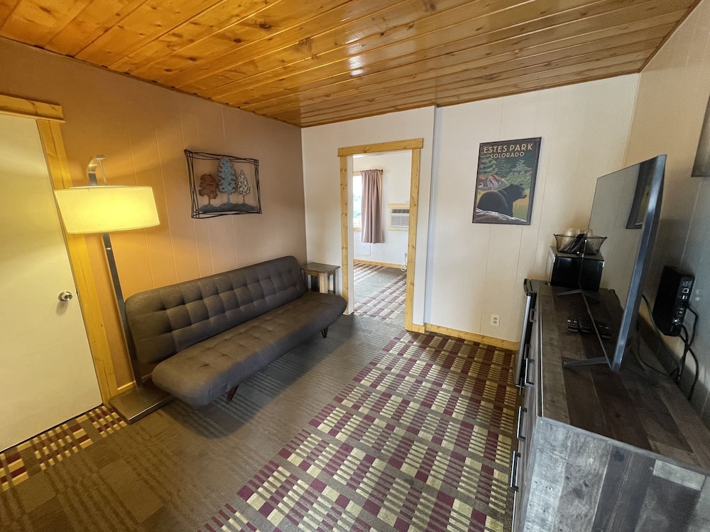 Estes Mountain Inn 35/70
