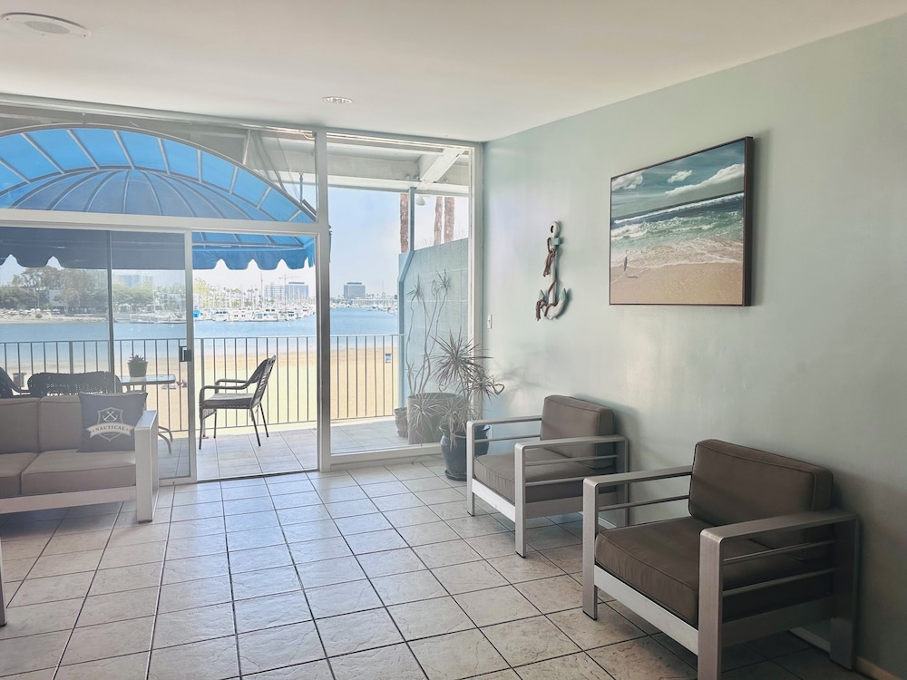 Foghorn Harbor Inn 28/55