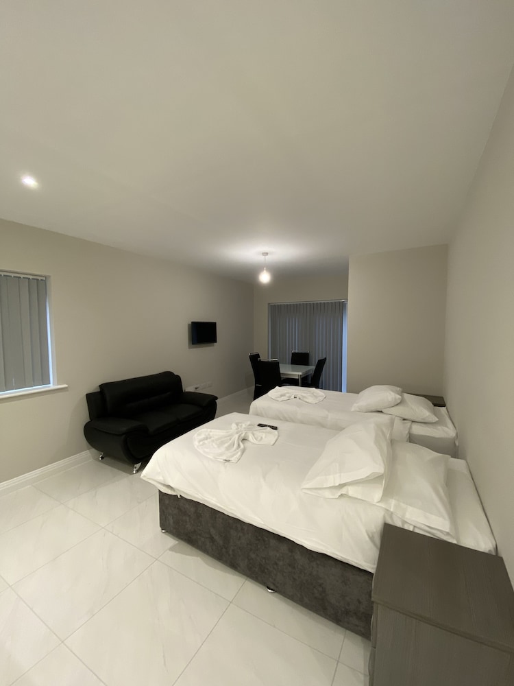 Buckingham Apartment 12/50