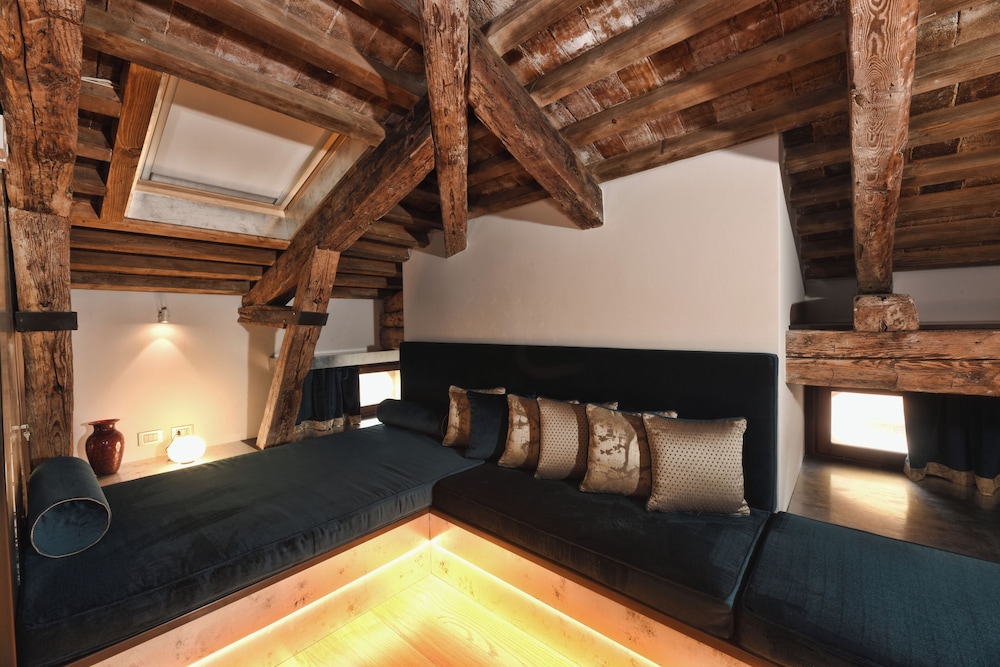 Santa Croce Boutique Hotel 37/65