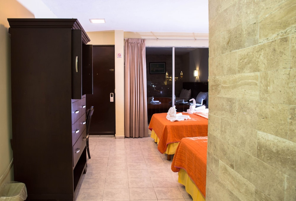 Hotel Ambassador Merida 15/72