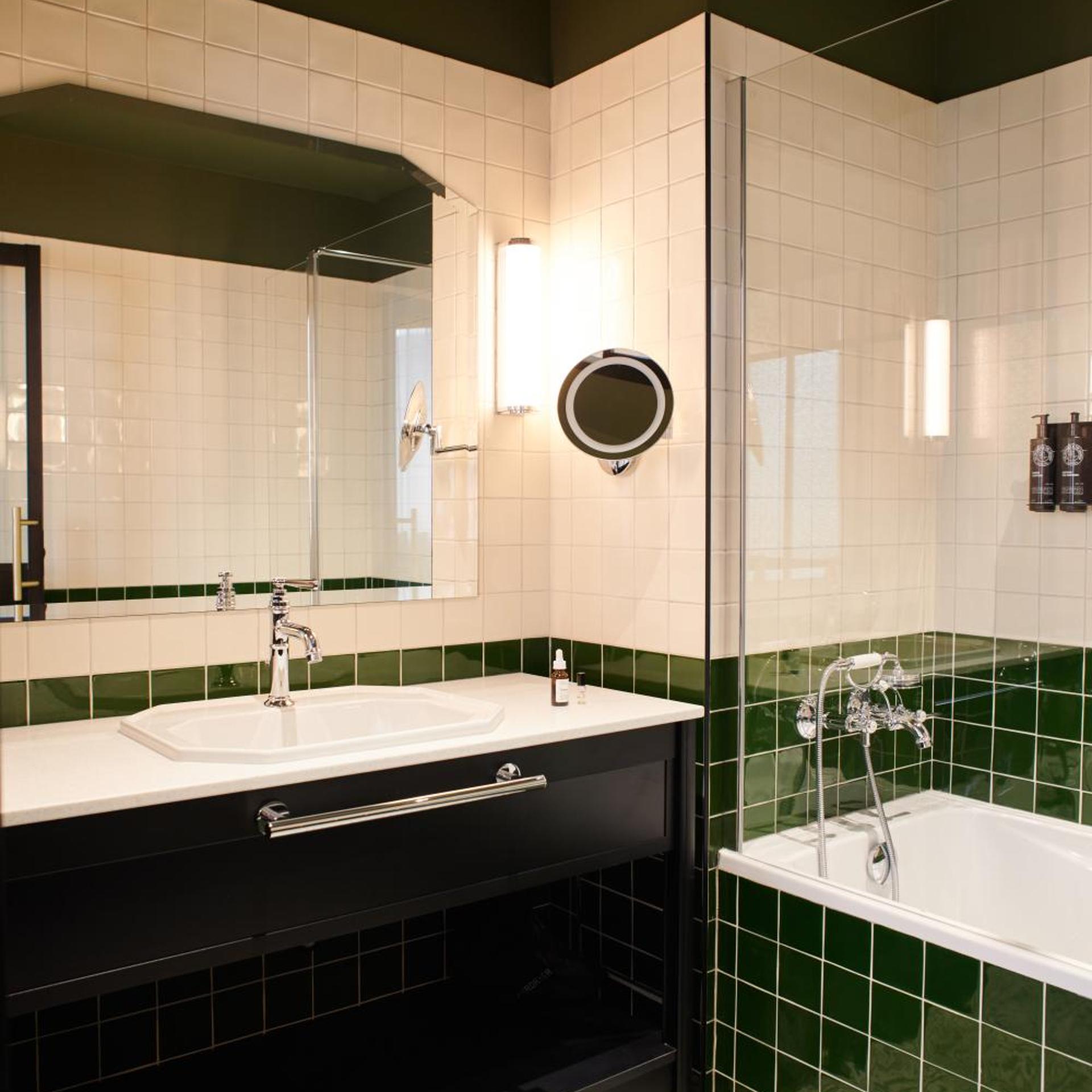 جناح جونيور بسرير مزدوج مع أريكة، Square Lodge Hotel La Roche sur Yon - Handwritten Collection 4/4