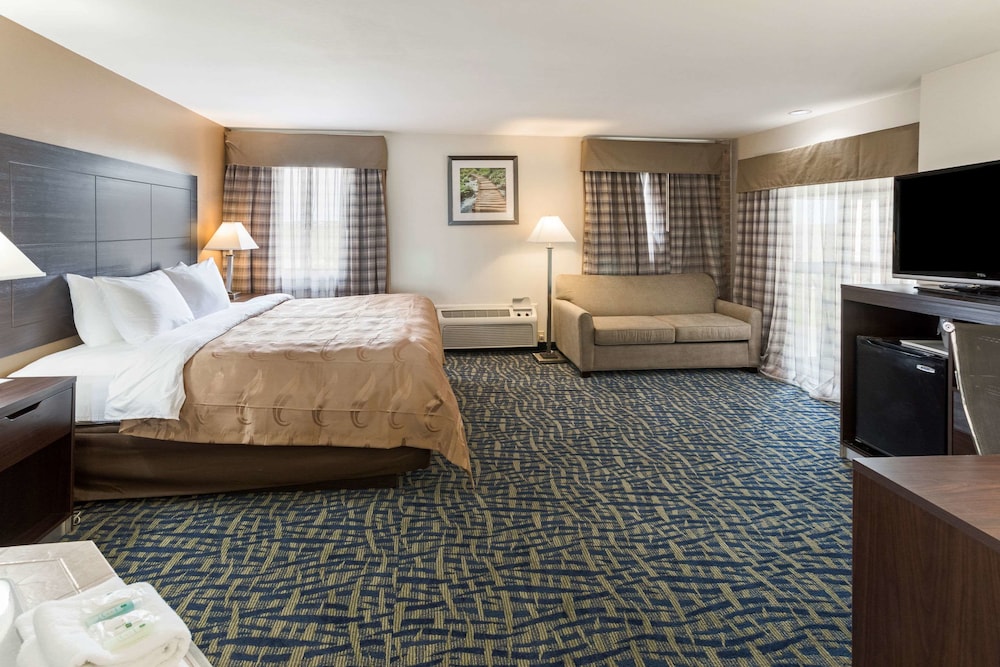 Quality Inn Rochelle IL 32/43
