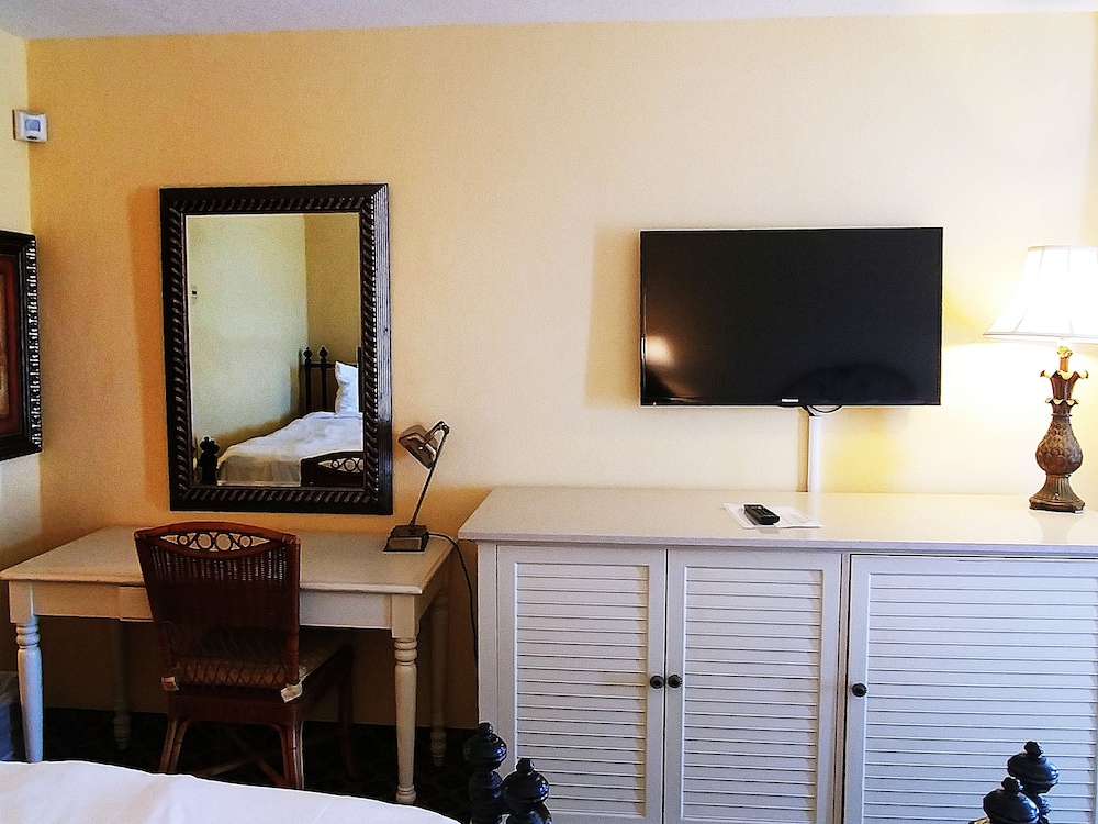 Emerald Shores Resort 30/79