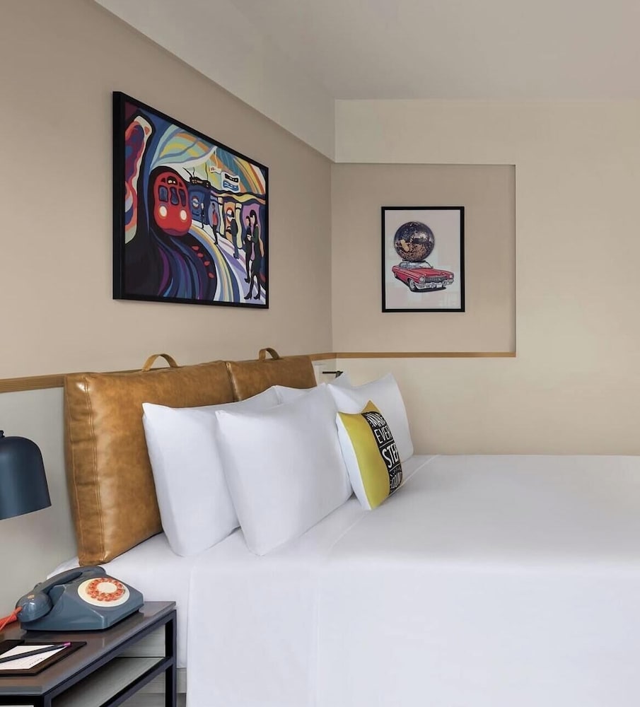 Moxy Mumbai Andheri West 15/40