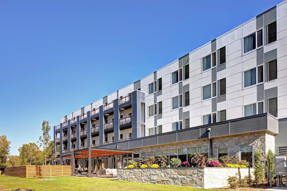 Courtyard Appleton Riverfront 2/58