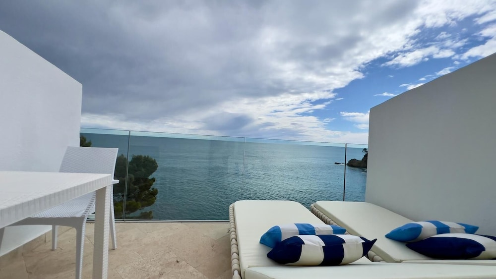 Hotel La Calanque 32/37