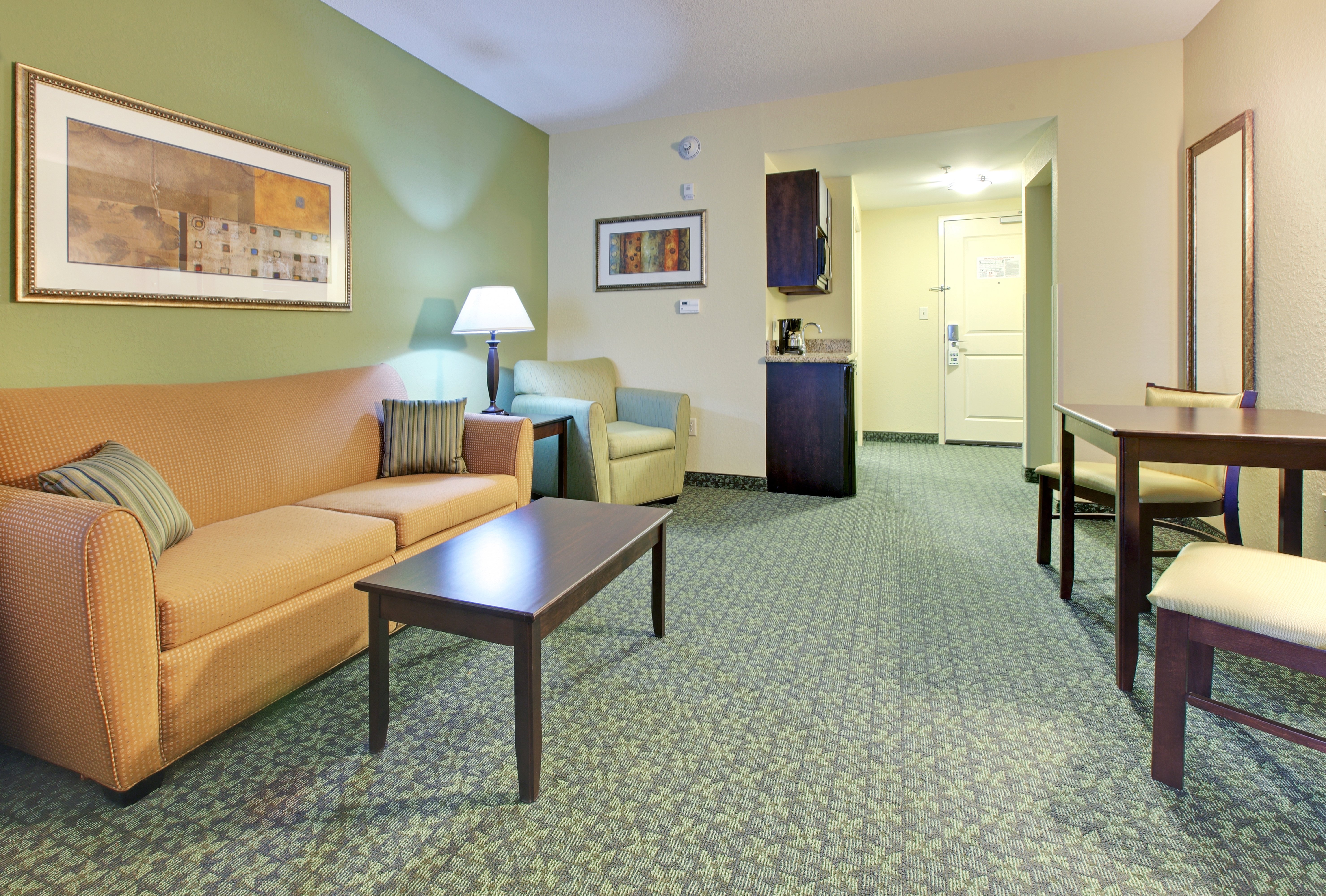 Holiday Inn Express Suites Covington 28/40