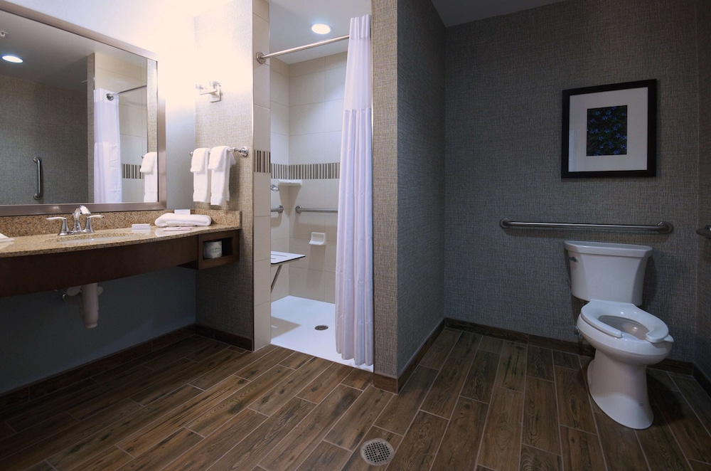 Hilton Garden Inn Hickory 12/43