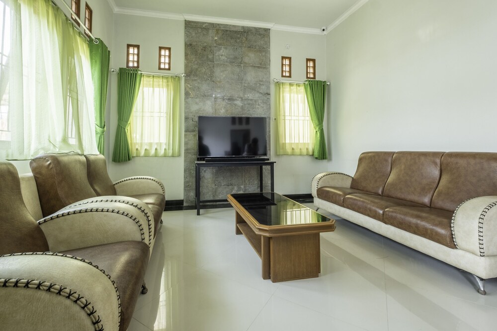OYO 2072 Wisma Teratai 28/29