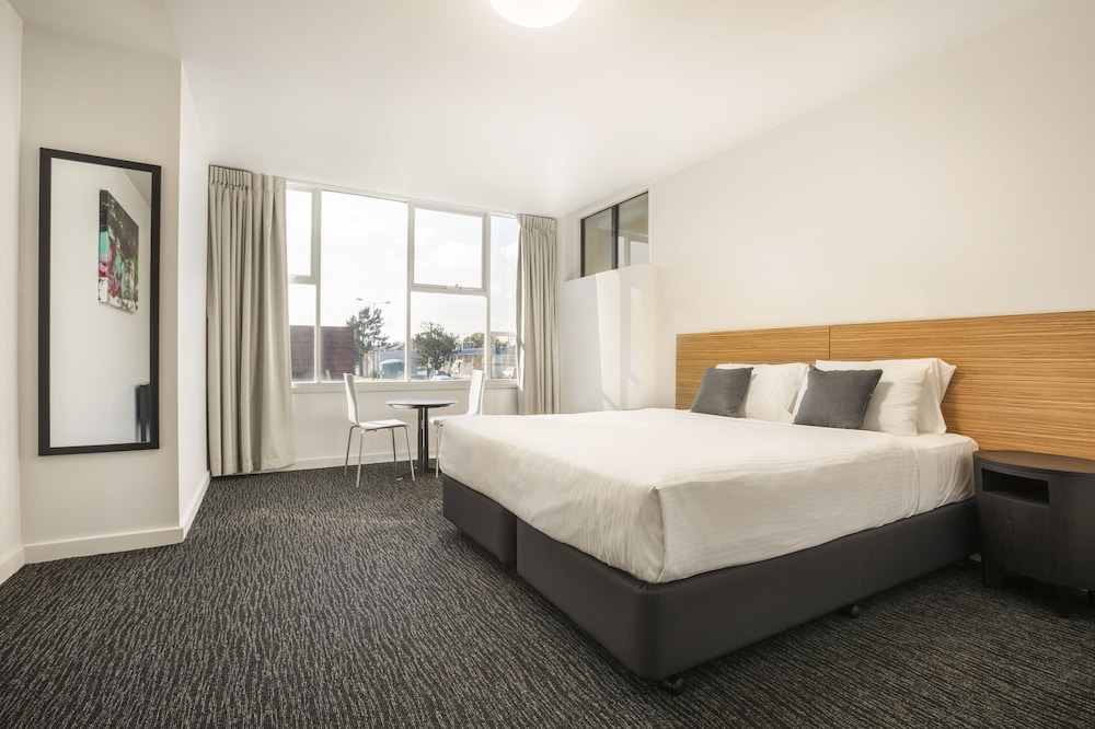 Waltzing Matilda Hotel 12/44
