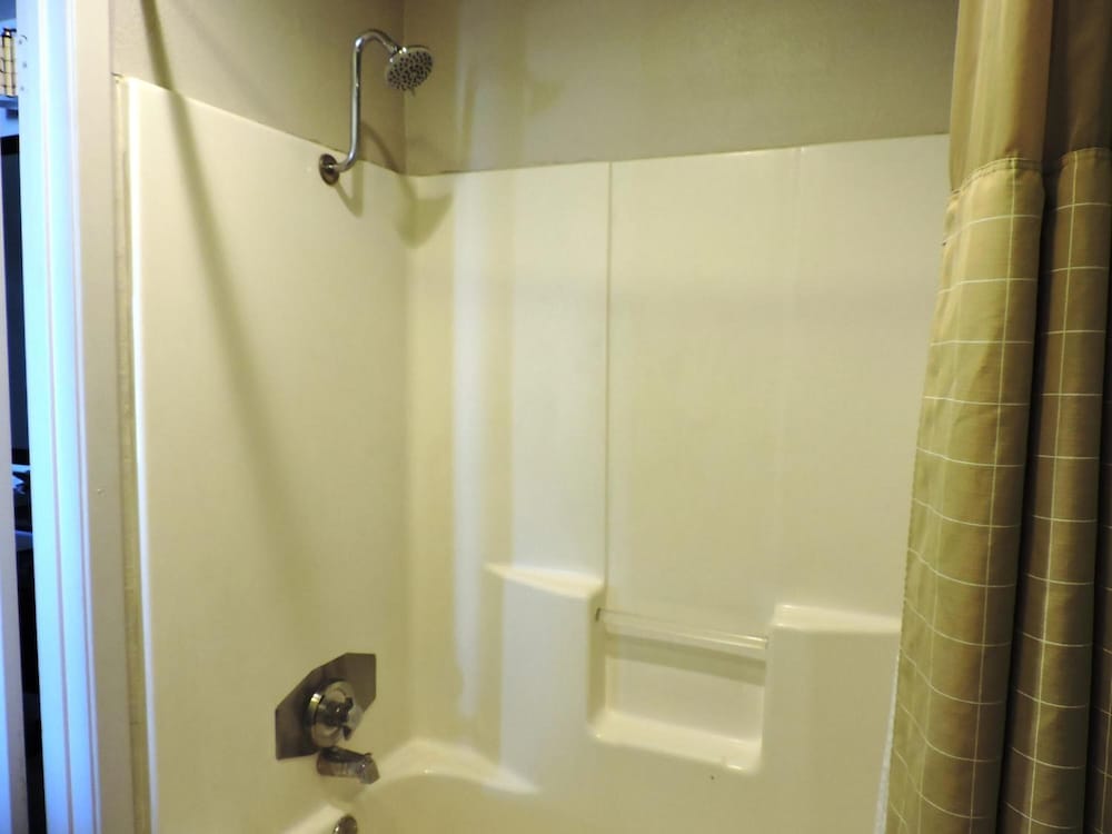 Riata Inn 32/33