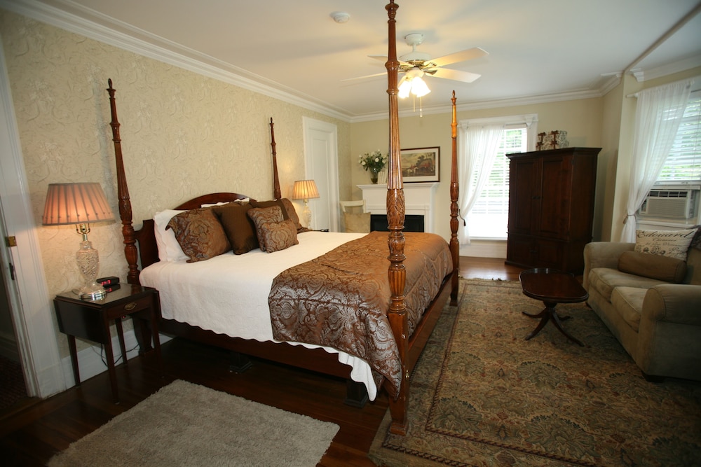 The Four Chimneys Inn 9/50