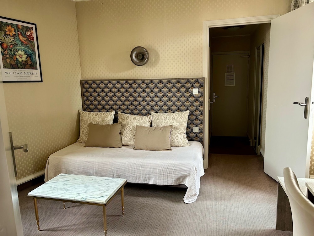 Salon, Suite