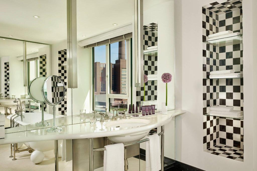 2 Bedrooms, Presidential, the Ritz, Suite, 2 King Beds، The Ritz-Carlton Wolfsburg 2/2