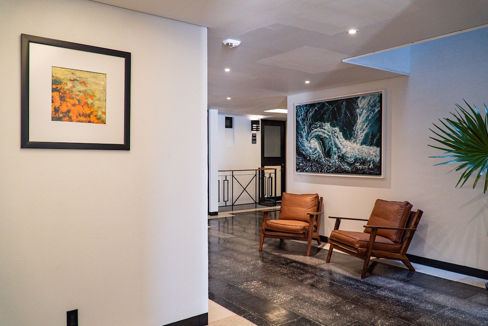 Flamboyan Hotel and Residences 43/60