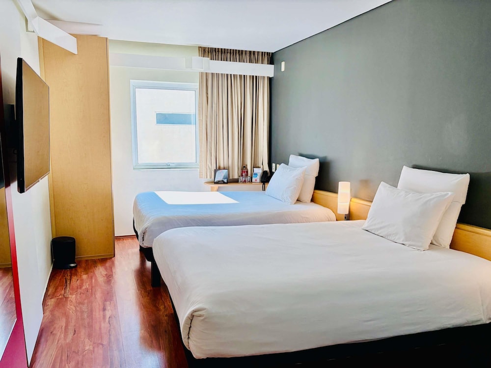 STANDARD, 2 DOUBLE BEDS