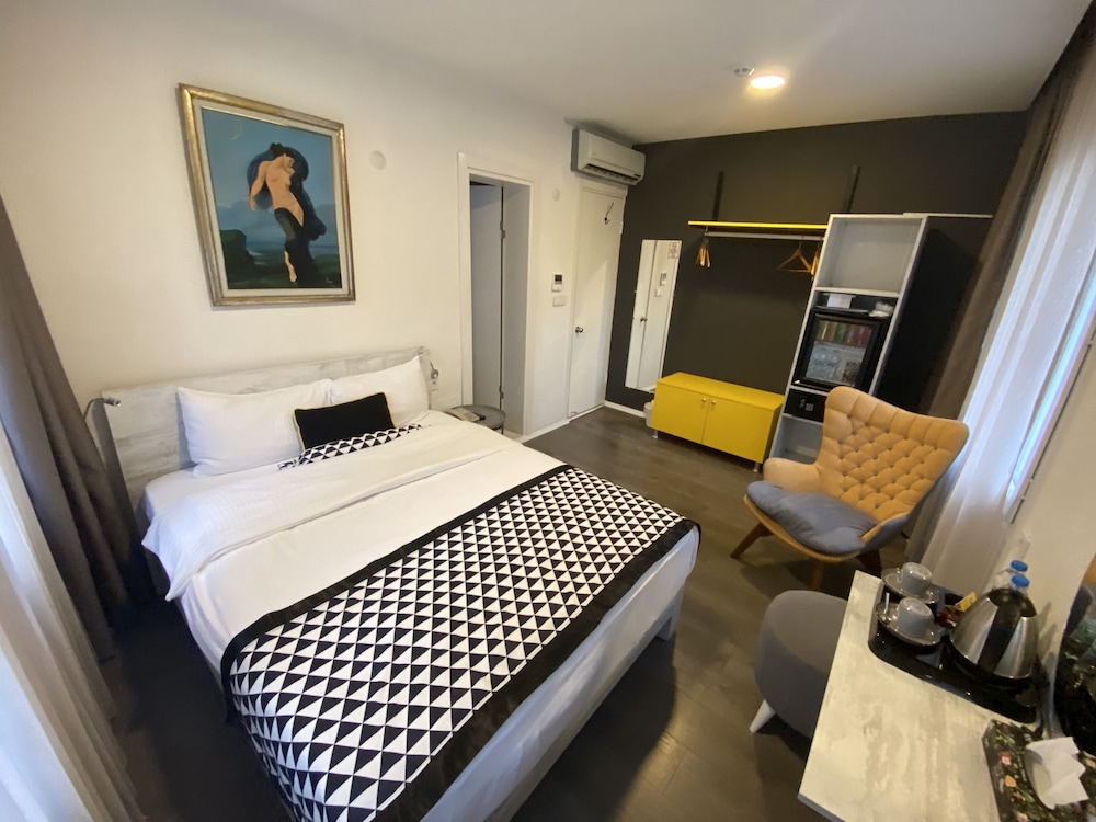 Piano Hotel 6/38