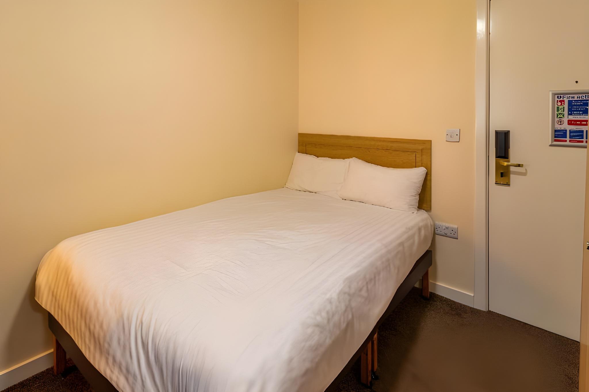 Room, King Bed, No Window, Annex