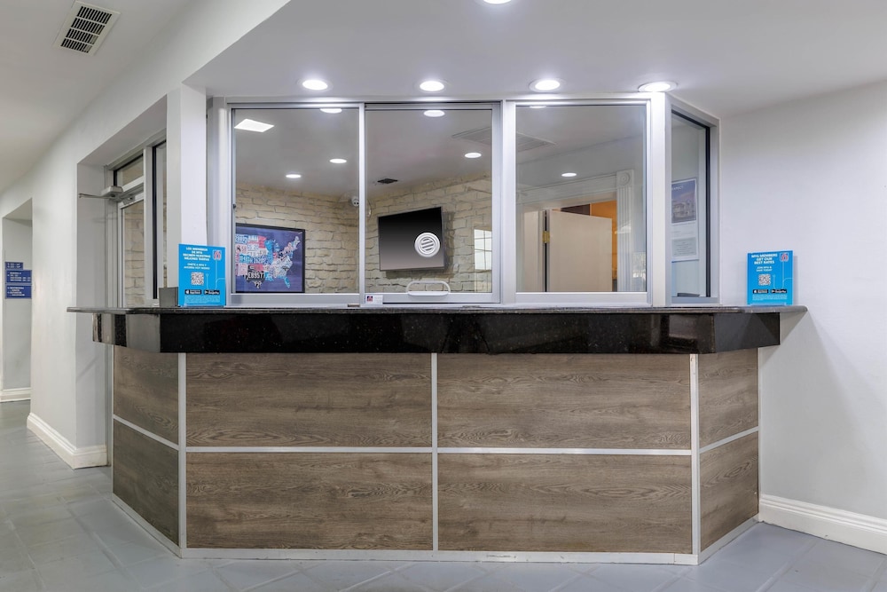 Studio6 Suites Dallas, TX - Downtown 7/27