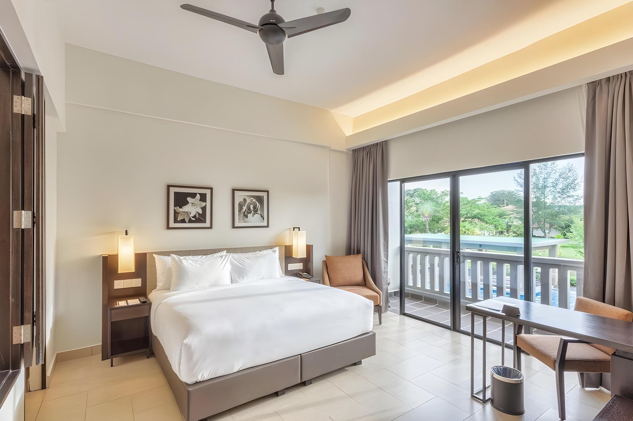 Deluxe, King Bed, Pool Wing