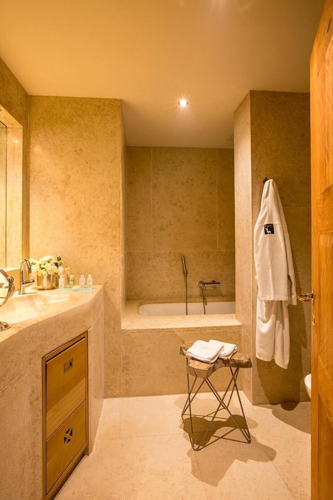 Saint Hubertus Resort 49/50