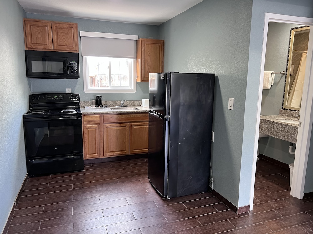 Surf City Inn And Suites 3/50