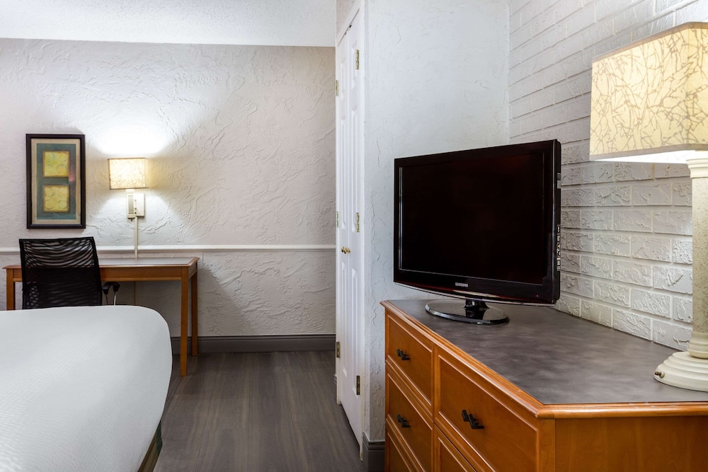 La Quinta Inn Tampa Airport Stadium Westshore 13/29