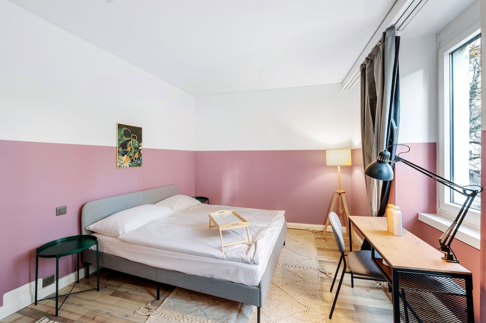 Becozy Self Check-in & Pop-up Hotel 11/52