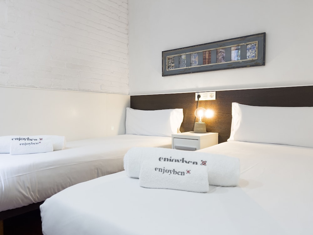 Enjoybcn Gaudi Apartments 11/50