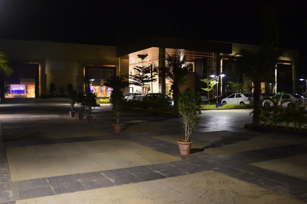 Welcomhotel by ITC Hotels, Kences Palm Beach 37/48