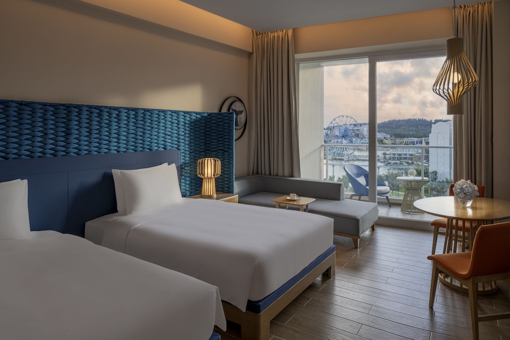 Fireworks, Twin Beds, Park View, Balcony